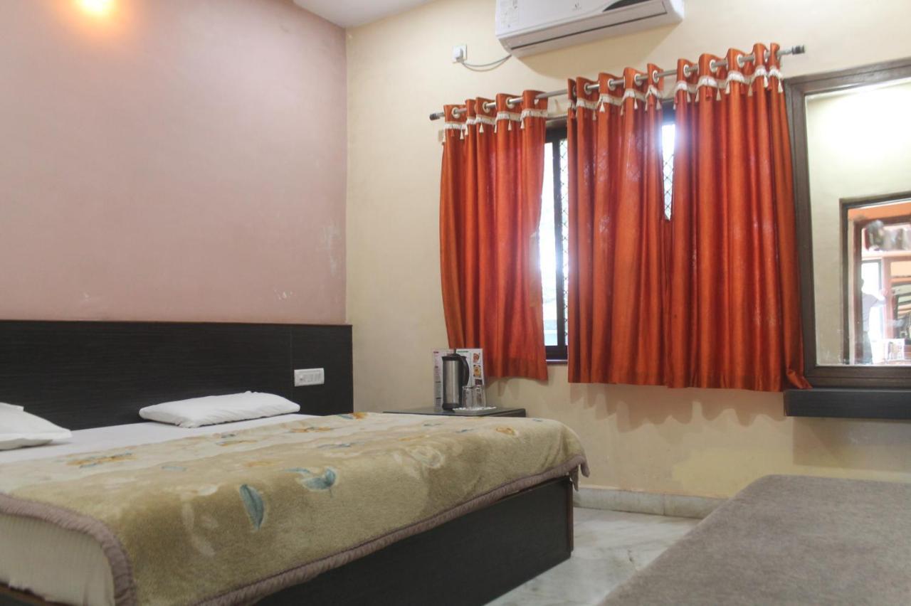 Cozy Room On Neelkanth Road Mount Abu Exterior photo